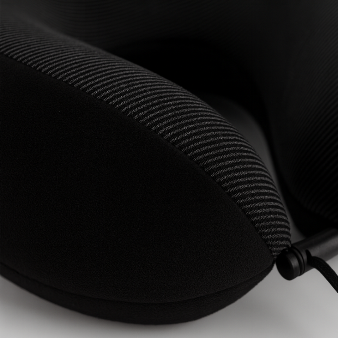 כרית צוואר עם קפוצ'ון | Travelle HOODIE